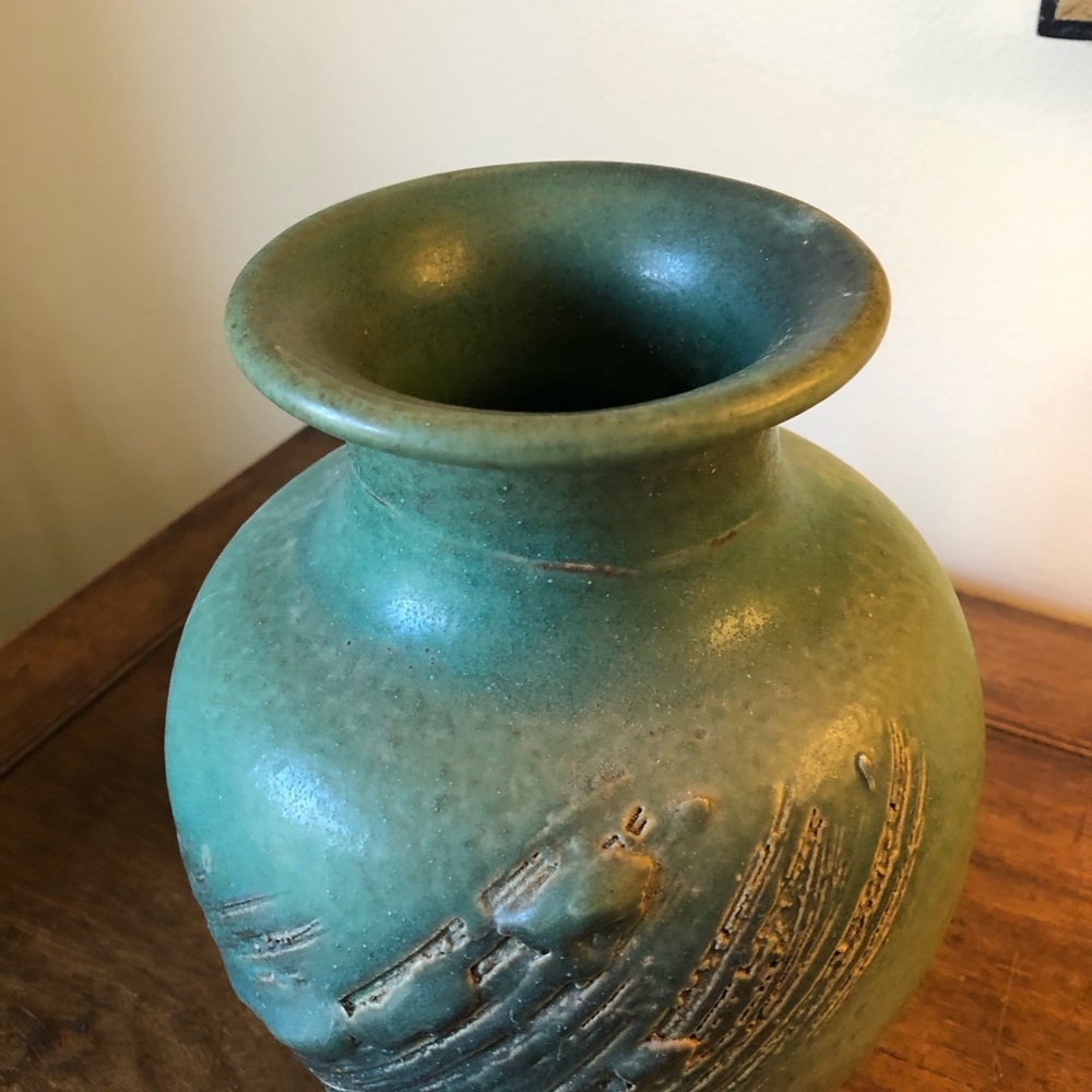 Lovely green Japanese pottery vase. - Picture 2 of 3